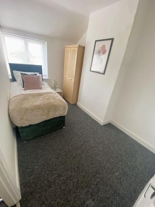 3-Bed Home From Home, Sleeps 6, Great For Contractors, Close To Gulliver'S Valley Theme Park, Free Parking, Hot Tub, Couple Retreat Sheffield Exterior photo