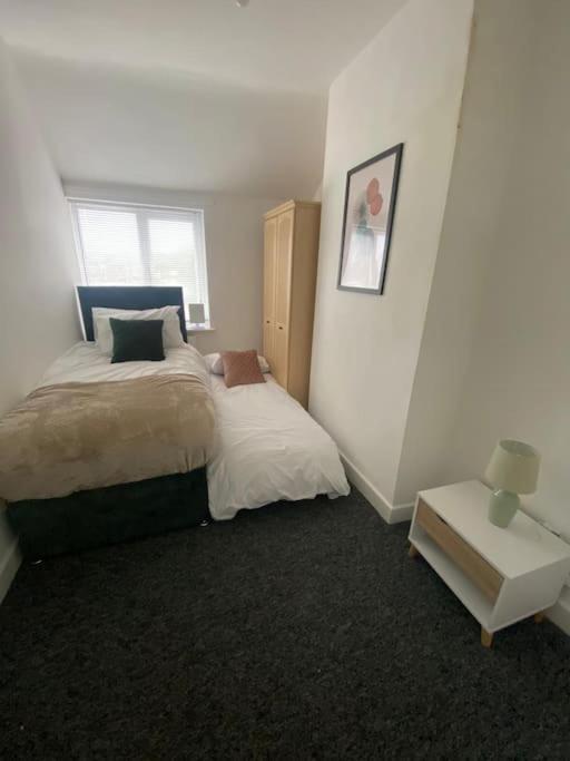 3-Bed Home From Home, Sleeps 6, Great For Contractors, Close To Gulliver'S Valley Theme Park, Free Parking, Hot Tub, Couple Retreat Sheffield Exterior photo