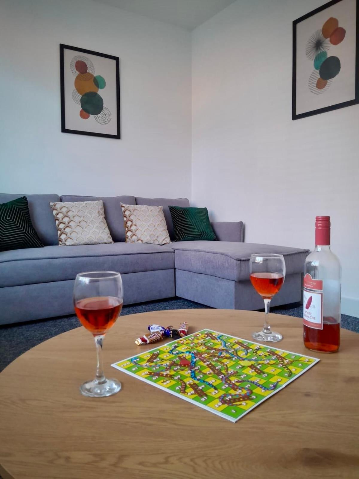 3-Bed Home From Home, Sleeps 6, Great For Contractors, Close To Gulliver'S Valley Theme Park, Free Parking, Hot Tub, Couple Retreat Sheffield Exterior photo