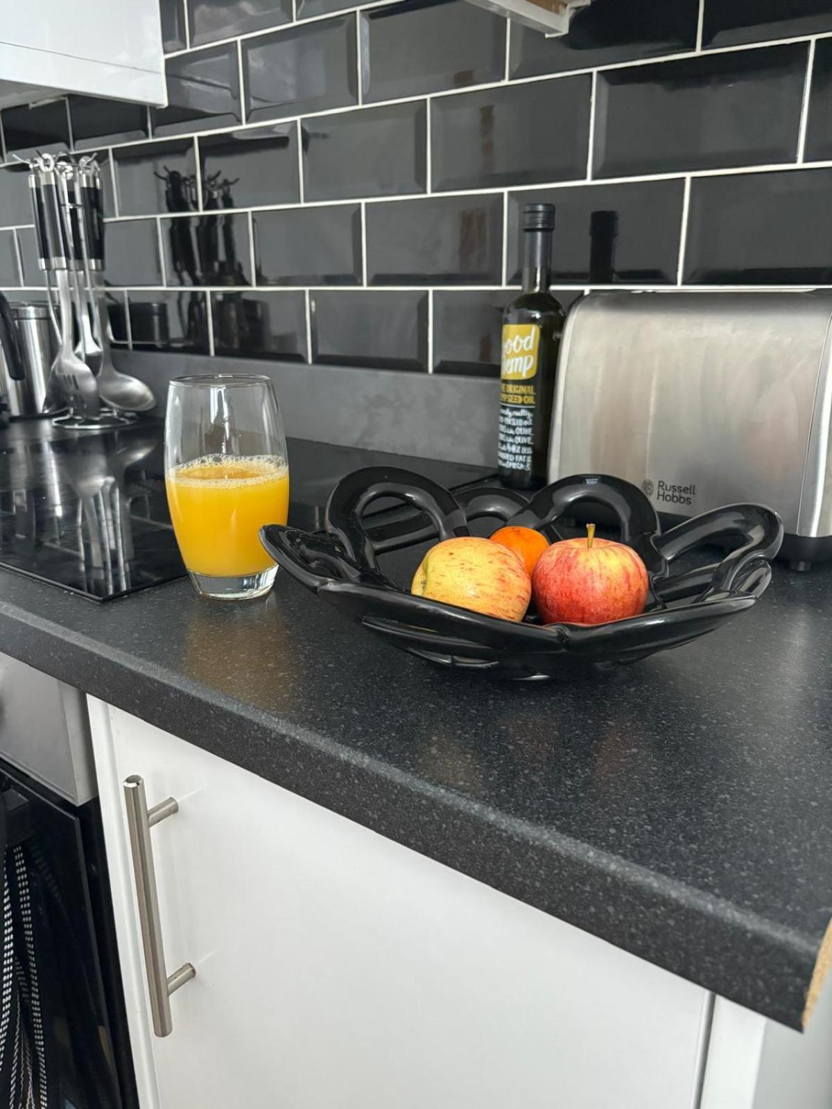3-Bed Home From Home, Sleeps 6, Great For Contractors, Close To Gulliver'S Valley Theme Park, Free Parking, Hot Tub, Couple Retreat Sheffield Exterior photo